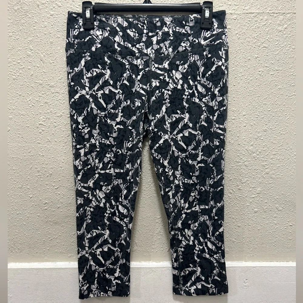 Nike Dri-Fit Grey with Black & White Cropped Leggings M